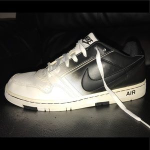 Nike size 10. Black & white